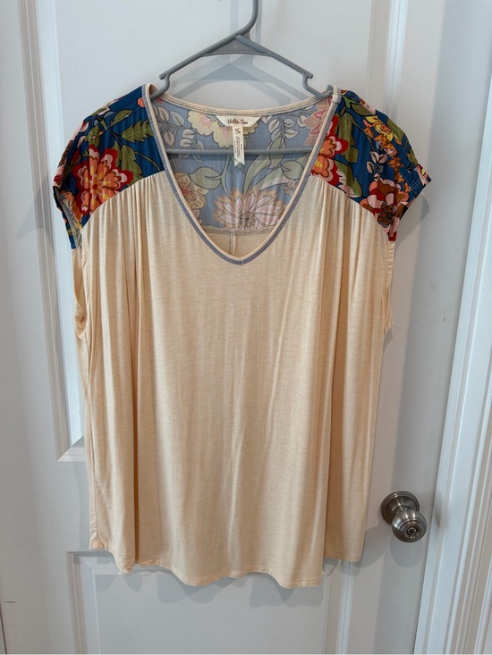 Matilda Jane Tops - Matilda Jane V-Neck Top with Floral Navy Cap Sleeves Size XL